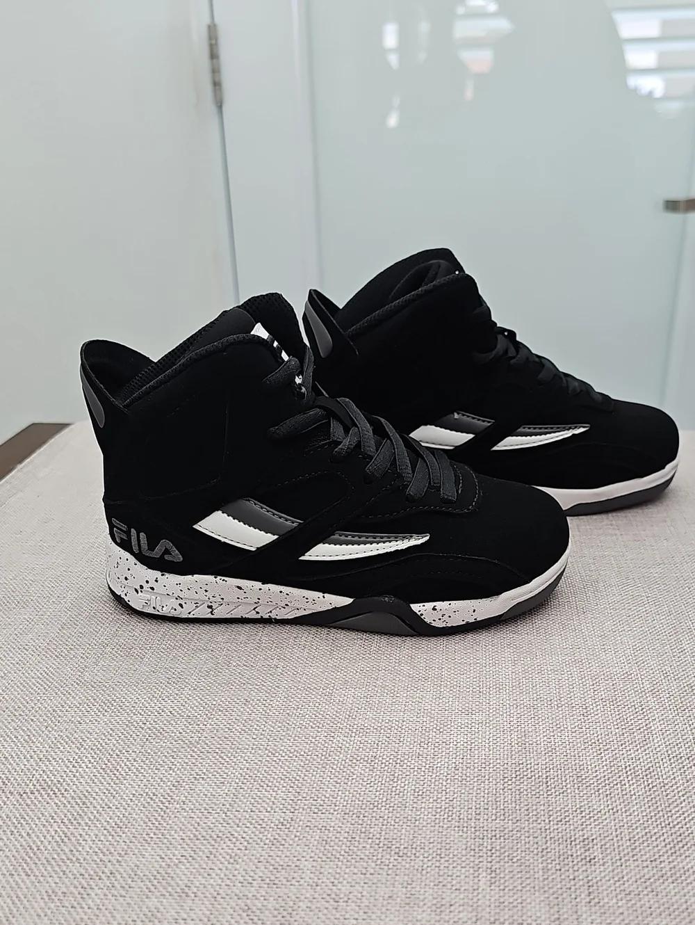 Fila Dereverse Boys Sneakers Size 11. Color Black, White (632)